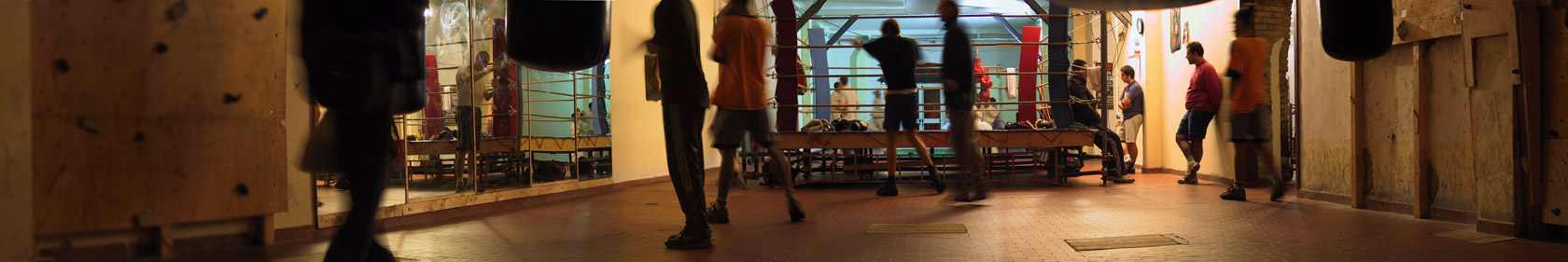 Monte Sacro, 2001, la piccola oasi, 346 × 50 cm, foto Patrizia Bonanzinga e Pietro Mari